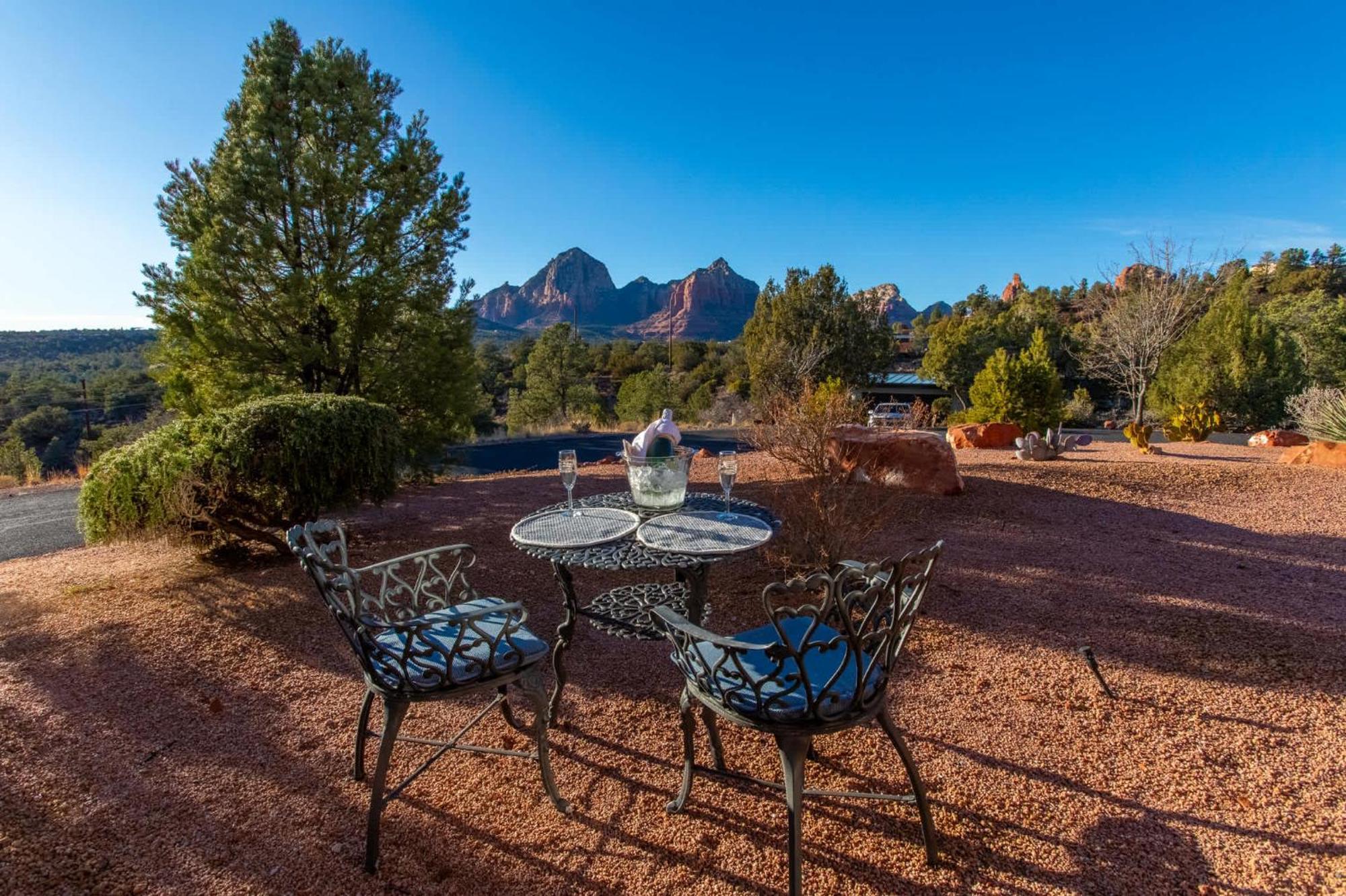 5 Bed 3 Bath Uptown Sedona-Game Room-Sauna-Cold Plunge-Jacuzzi-Gym Exterior photo