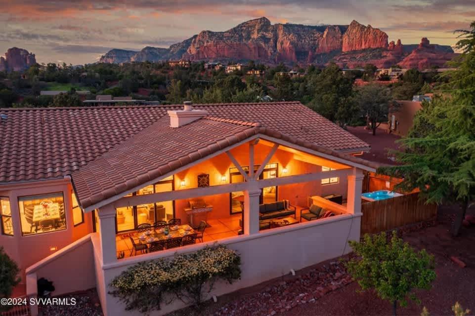 5 Bed 3 Bath Uptown Sedona-Game Room-Sauna-Cold Plunge-Jacuzzi-Gym Exterior photo