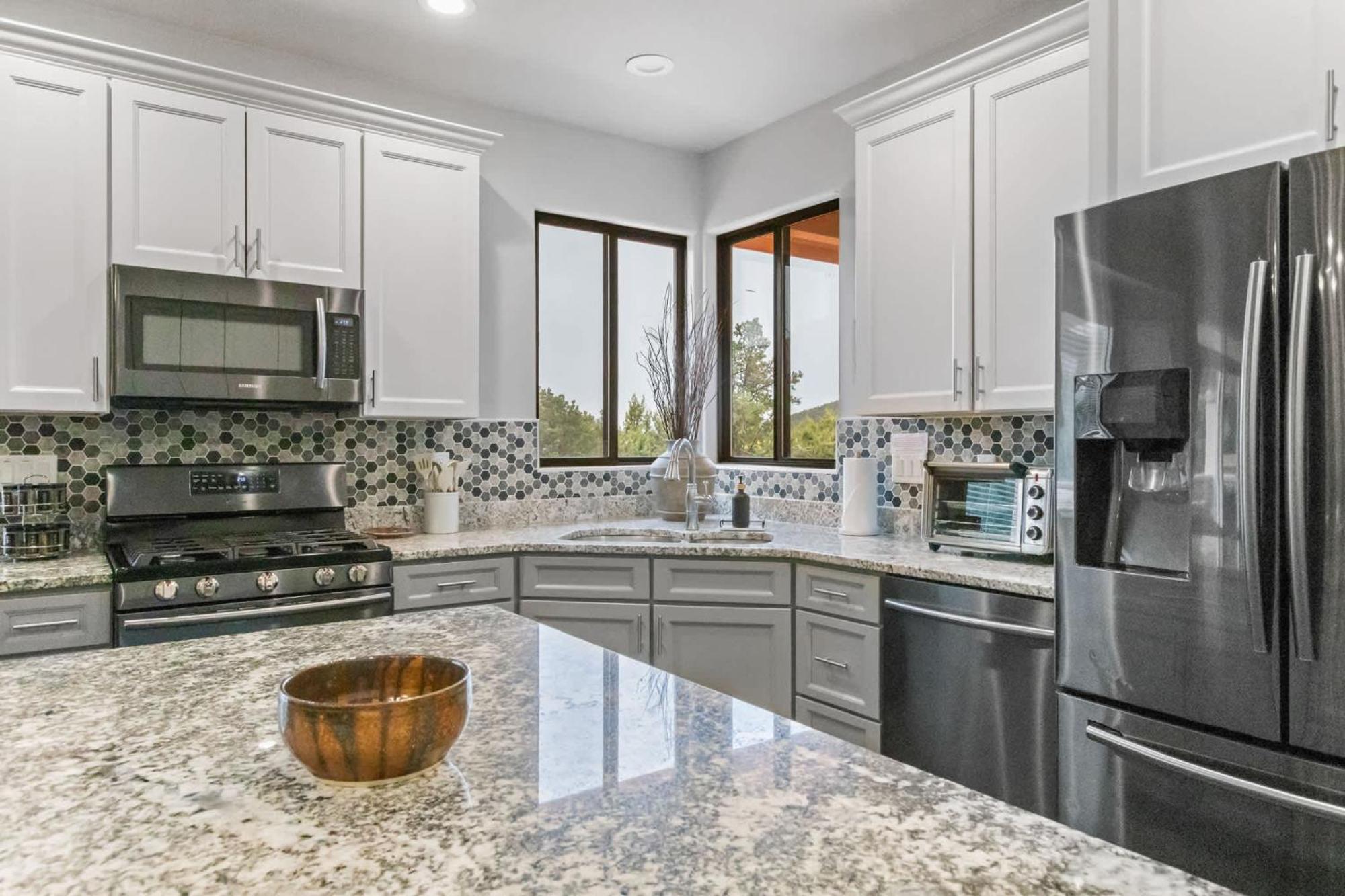 5 Bed 3 Bath Uptown Sedona-Game Room-Sauna-Cold Plunge-Jacuzzi-Gym Exterior photo