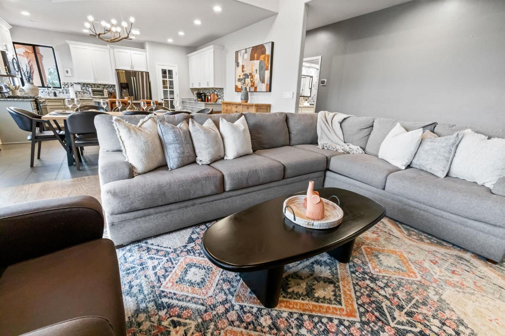 5 Bed 3 Bath Uptown Sedona-Game Room-Sauna-Cold Plunge-Jacuzzi-Gym Exterior photo