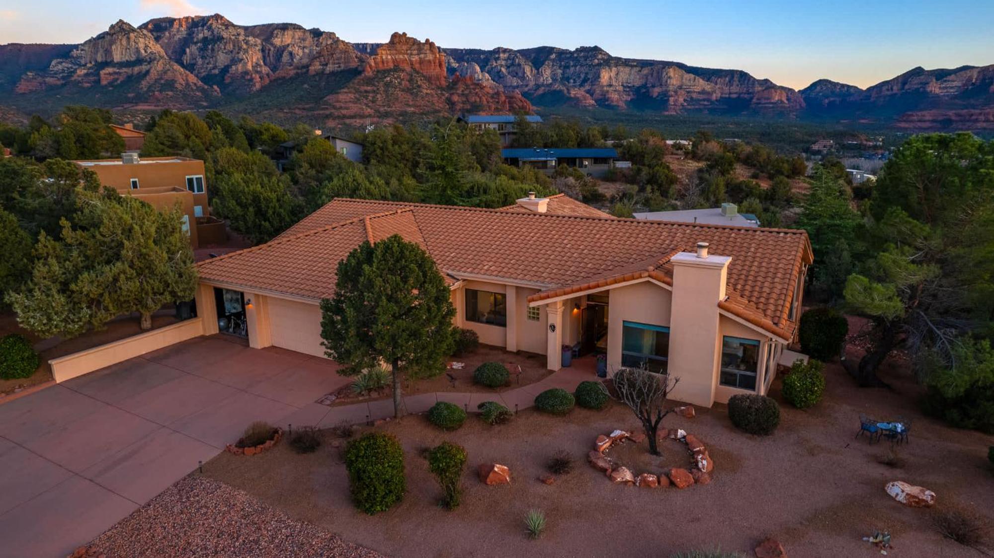 5 Bed 3 Bath Uptown Sedona-Game Room-Sauna-Cold Plunge-Jacuzzi-Gym Exterior photo
