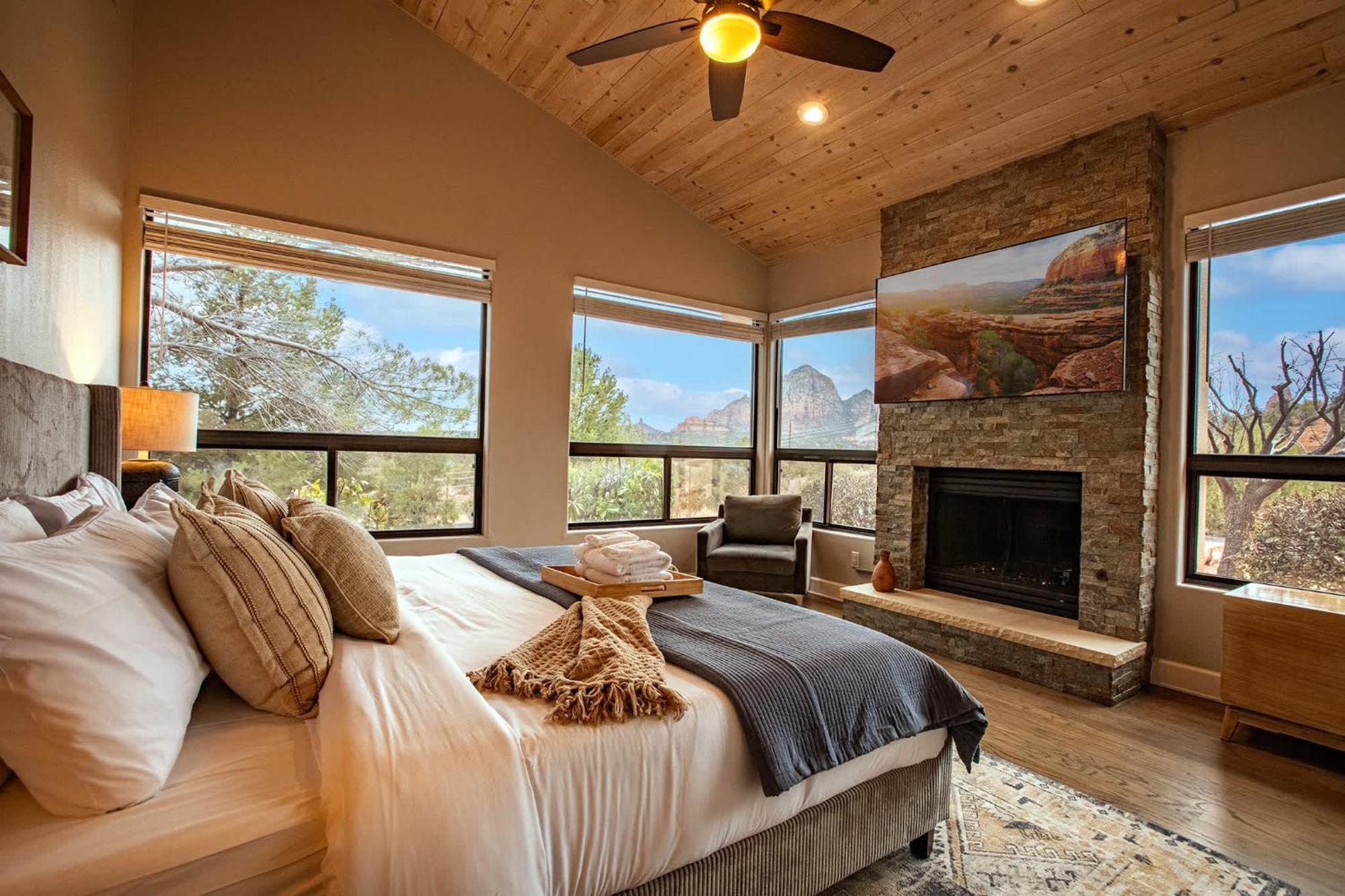 5 Bed 3 Bath Uptown Sedona-Game Room-Sauna-Cold Plunge-Jacuzzi-Gym Exterior photo